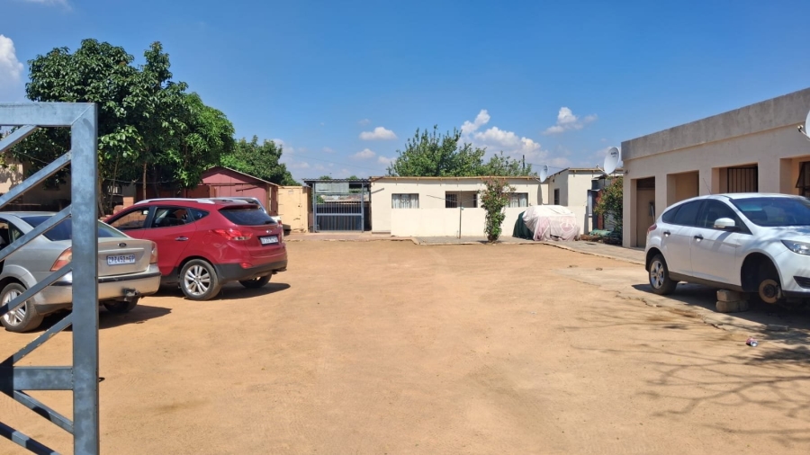 5 Bedroom Property for Sale in Mabopane Unit A North West